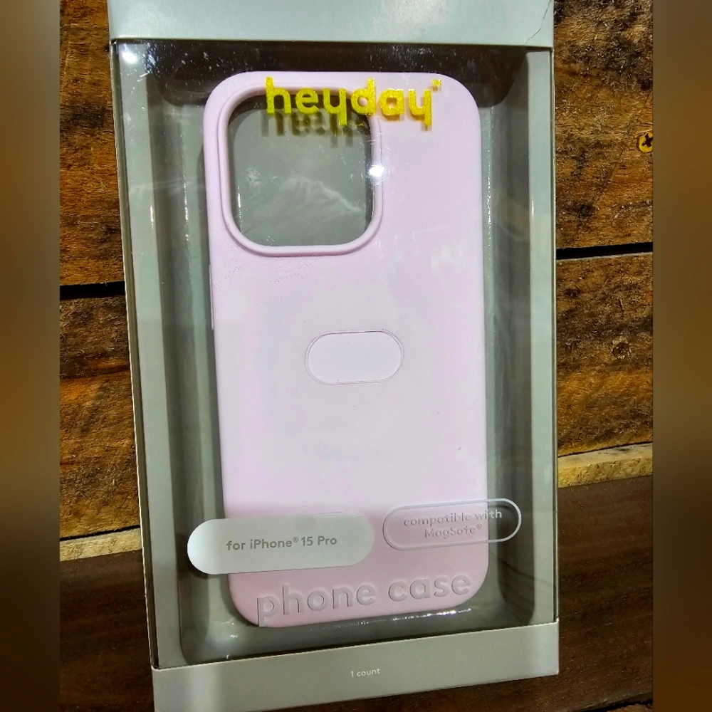 New in box Heyday Pink iPhone 15 pro phone case‎